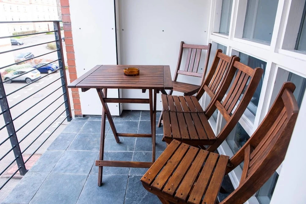 3bed/3bath Townhouse With Free Parking and Balcony