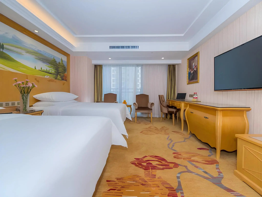 Vienna International Hotel (Wuhan Polar Ocean World TaziLake Metro Station)