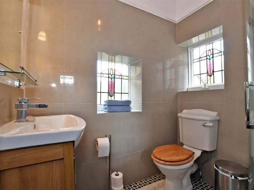 Riverbank Cottage
