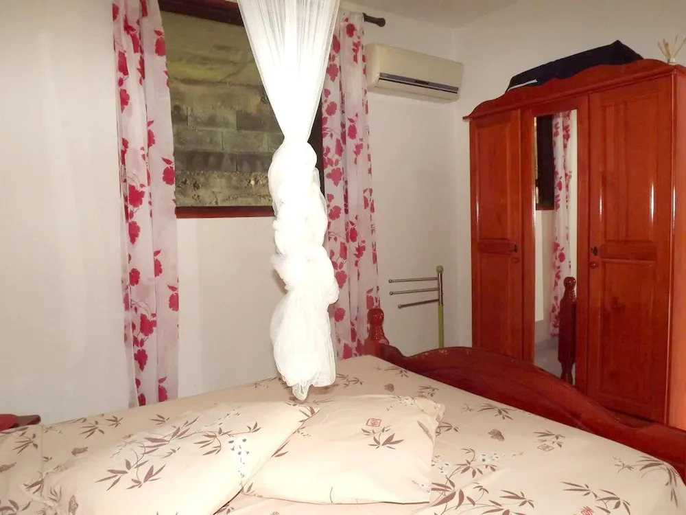 Apartment with 2 Bedrooms in Le Gosier, with Furnished Balcony And Wifi - 950 M From the Beach