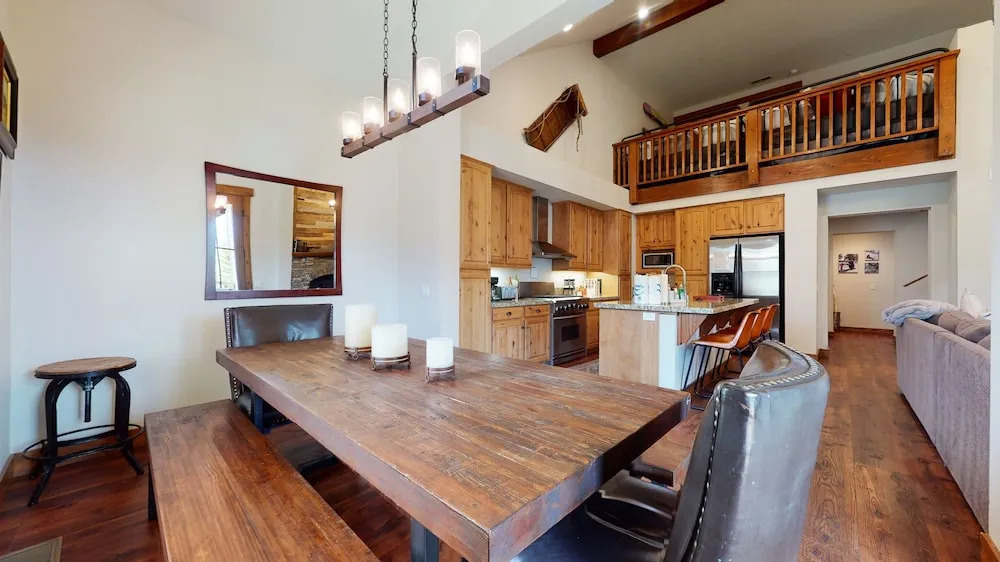Snowcreek VI The Lodges 1127 3 Suites, Spacious with Mountain Views, Private Garage and Washer Dryer by RedAwning
