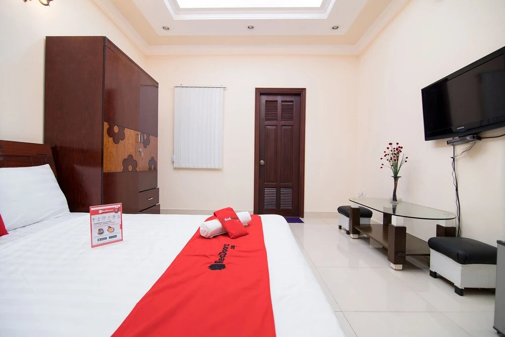 Reddoorz near Hoang Van Thu Park