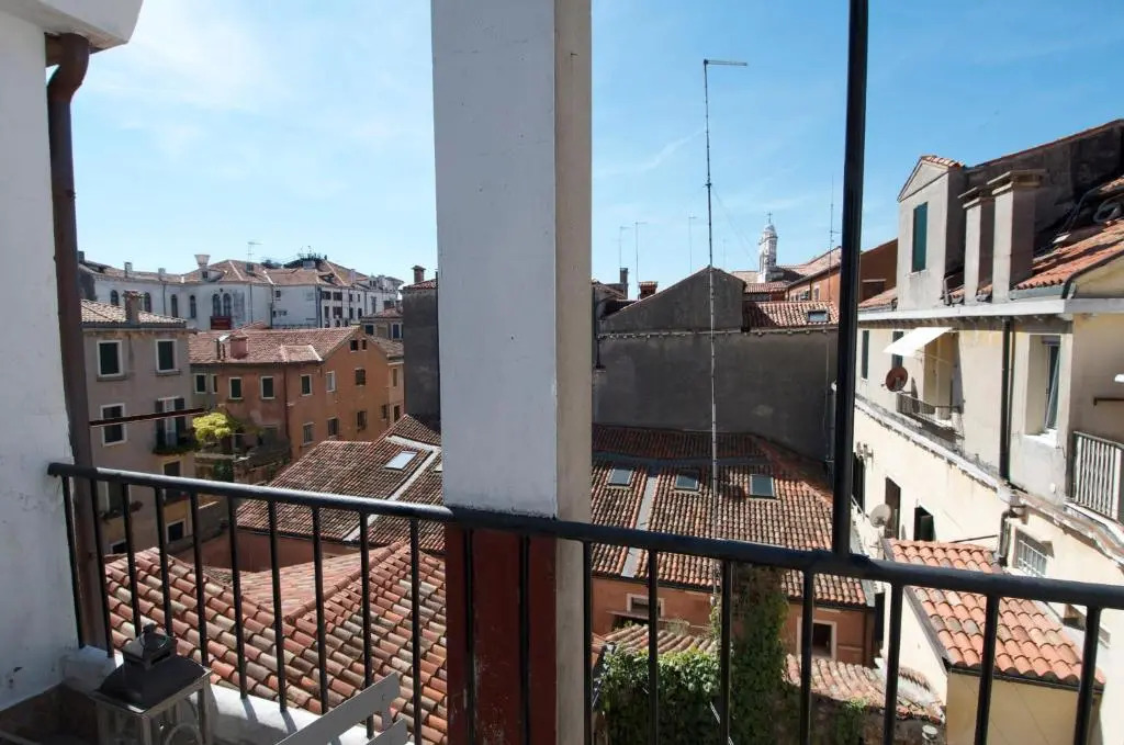 Al Portico Guest House