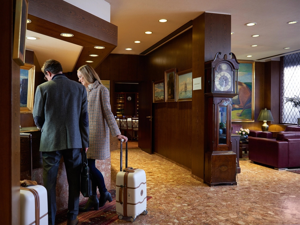 Отель Holt - The Art Hotel