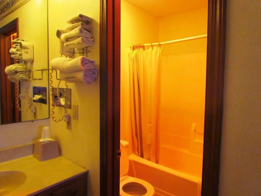 Travel Inn & Suites