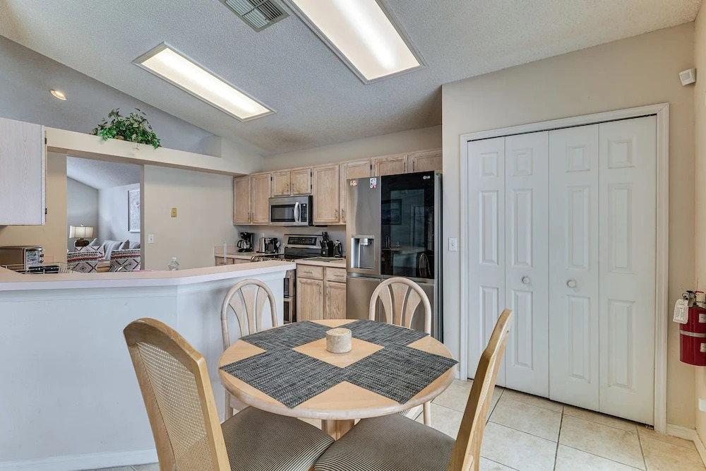 < 5 Mi to Disney Parks: Spacious Home w/ Lanai