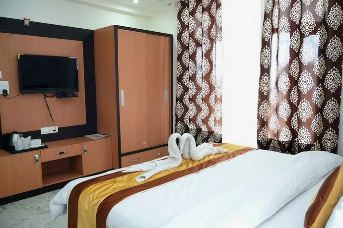 FabHotel Pink Park