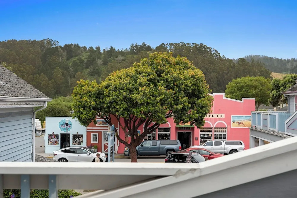 BytheSea Inn