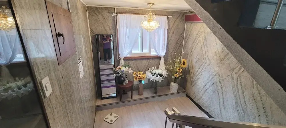 Sweet House Seoul, Line 2 & 5 - Direct to Hongdae Gangnam