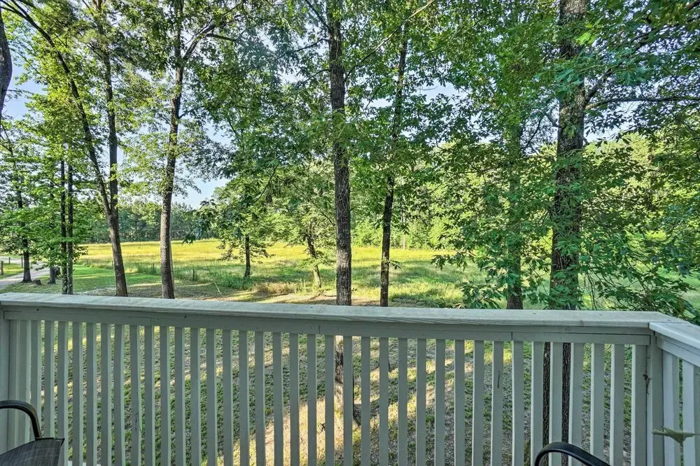 Peaceful Broken Bow Cottage w/ Fire Pit!