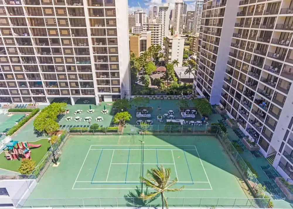 Waikiki Banyan - Pool View Tower 1 Suite 707