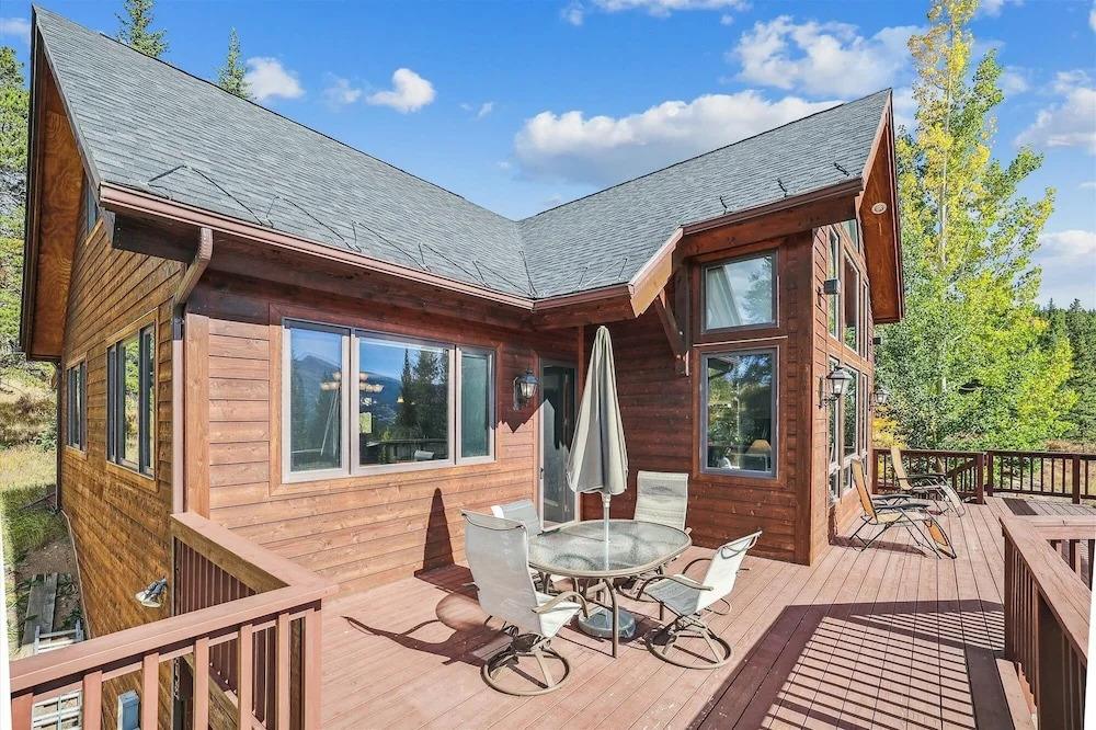 Rounds Retreat 4 Bedroom Home by Redawning