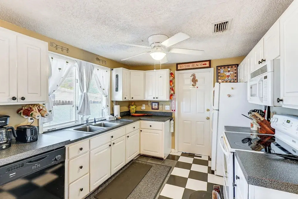 Cozy PCB Cottage ~ 1 Block to Beach!