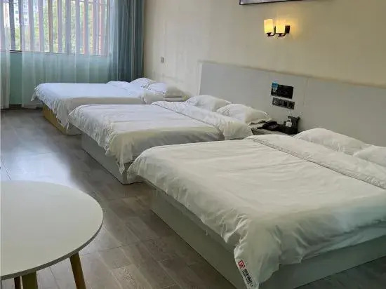 Lifeng Hotel (Guangzhou Baijiang Metro Station)