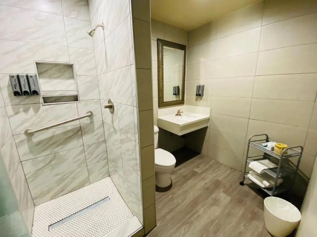 Le Blanc Inn & Suites