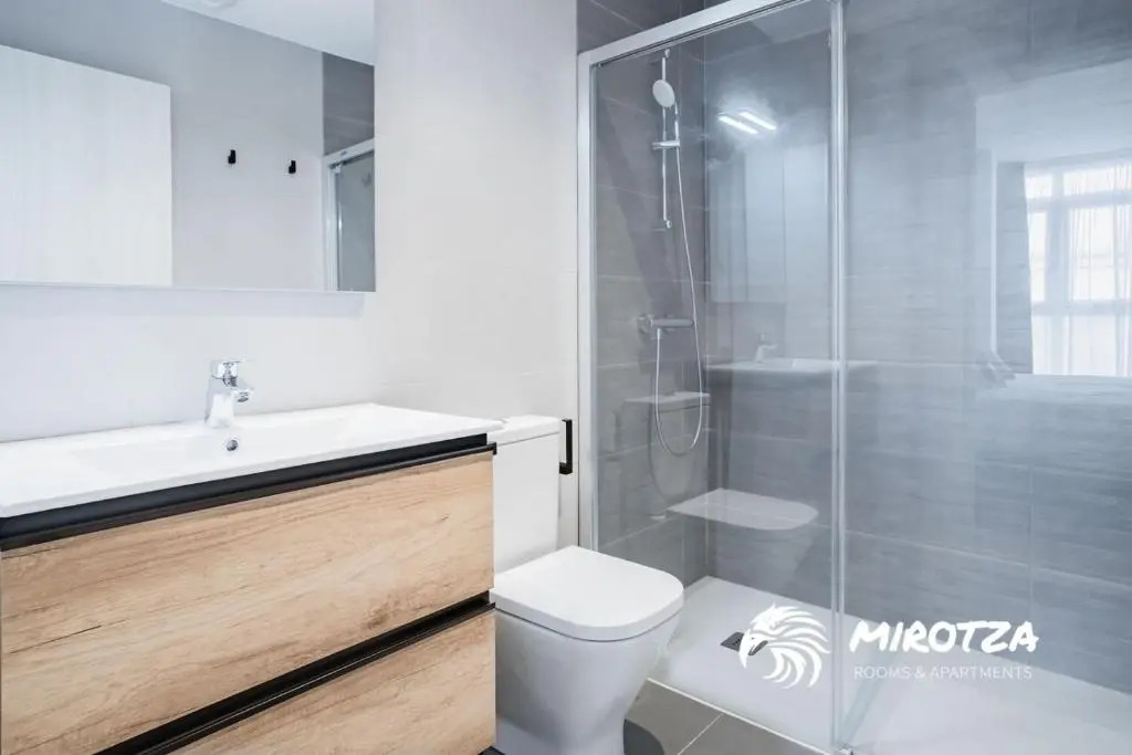 MIROTZA ROOMS AND APARTMENTS