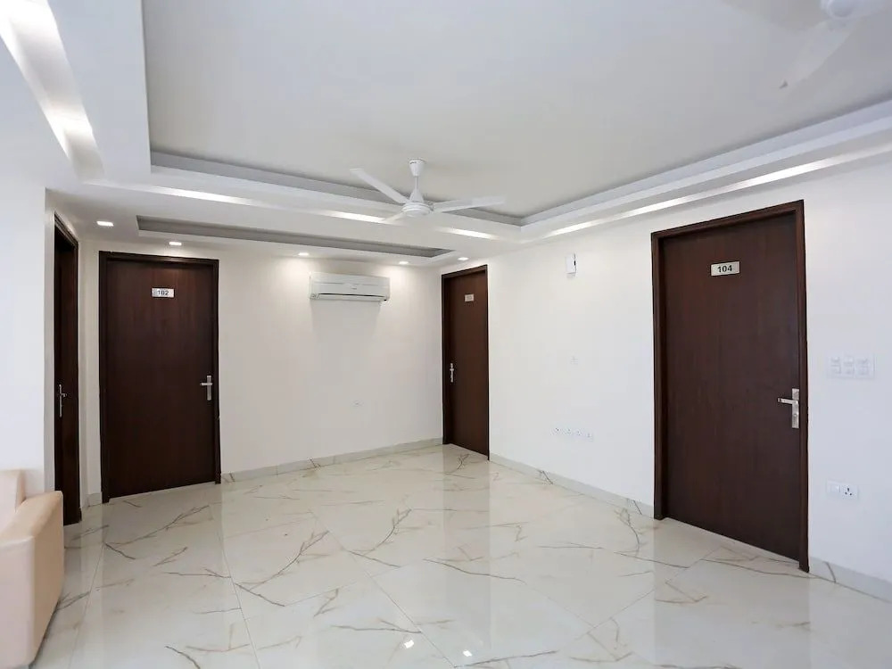 OYO 12692 Amexx Residency