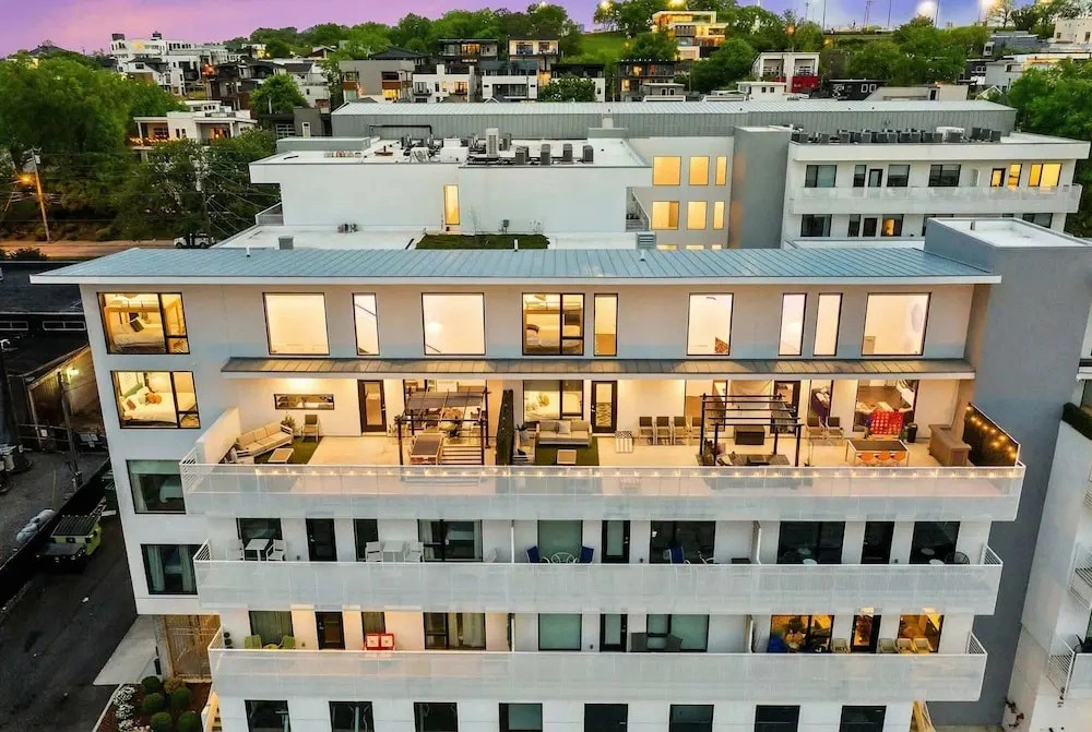 New Walk to Gulch - Private Penthouse Pool Deck Views