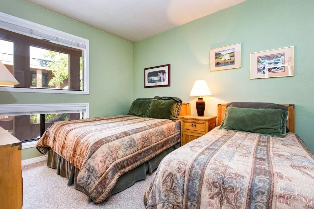 3BR 2BA Cozy Park City Condo by RedAwning