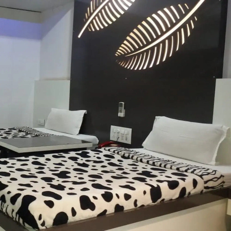 Hotel Decent