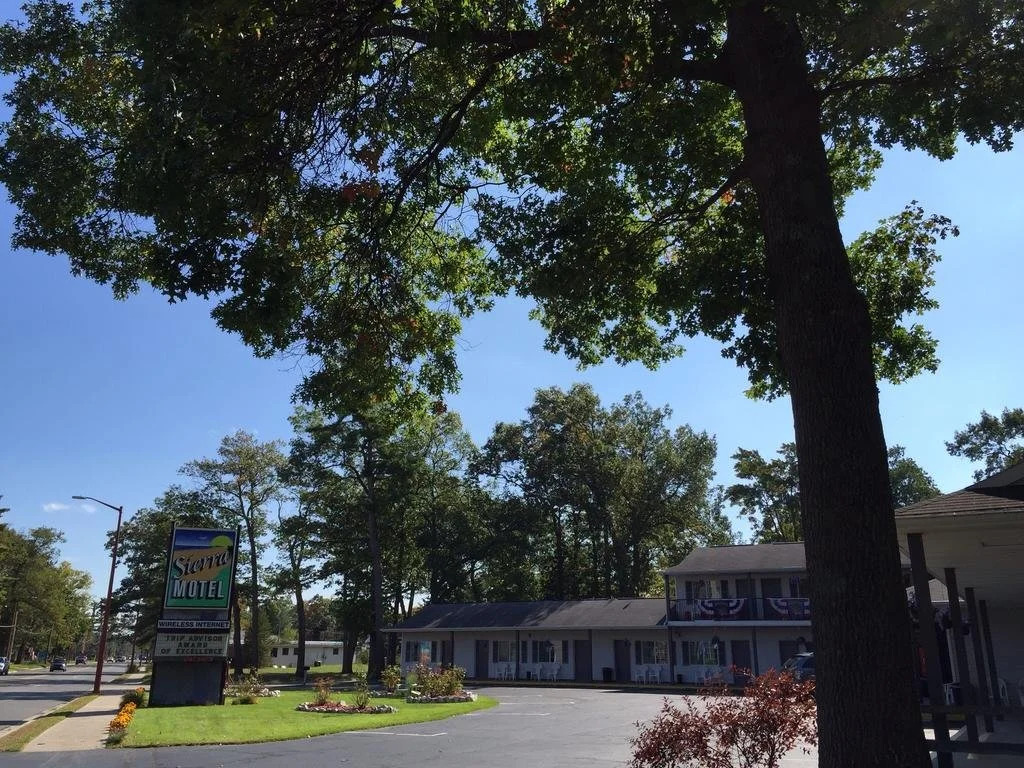 The Sierra Motel