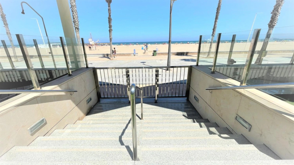 Front Sun Beach Apartment