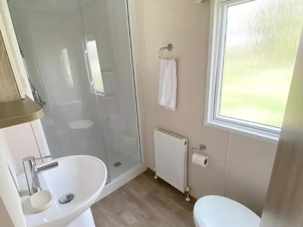 Impeccable 3-bed Cabin in Tattershall, UK