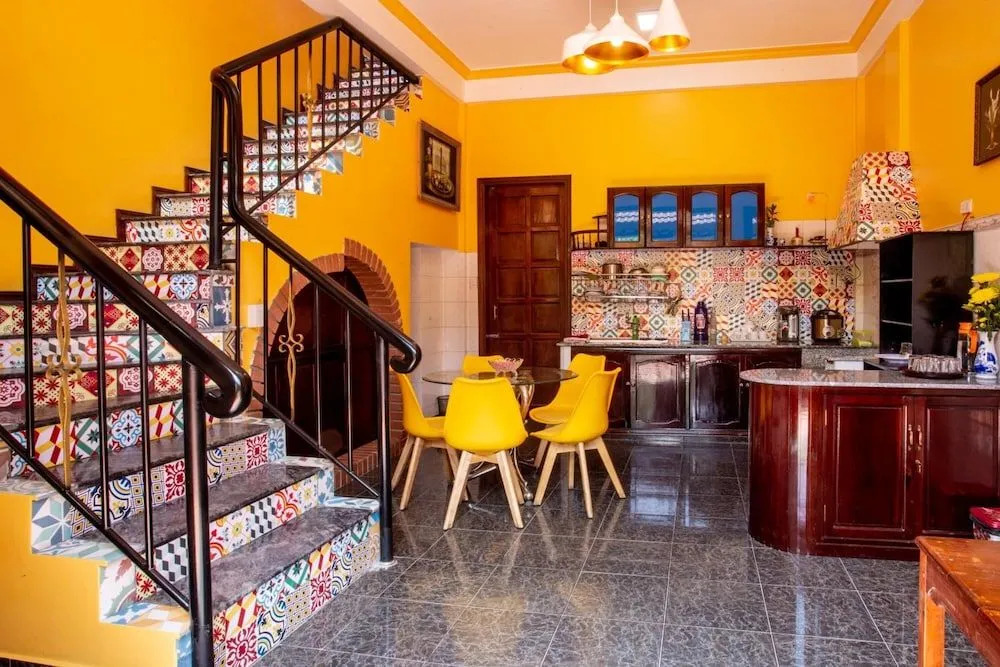 Dinh Villa