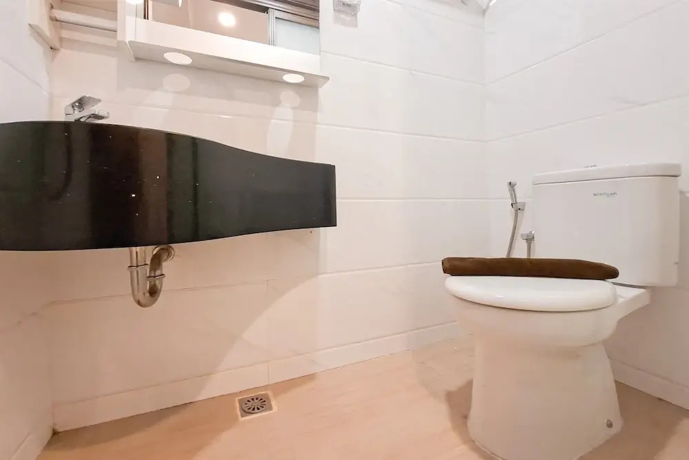 Modern Earth Tone Minimalist Studio At Sky House Bsd Apartment