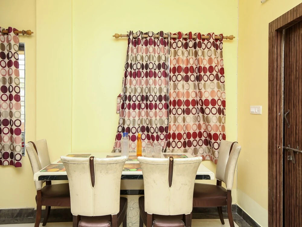 OYO 13554 Hotel Buttercouch