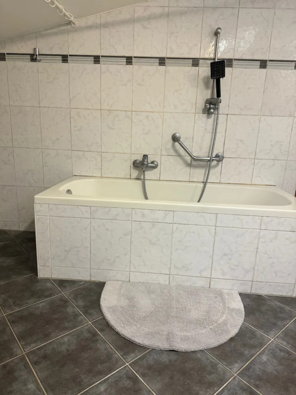 2 Bedrooms, 2 Baths House With a Living Room & an Upstairs Reception rea