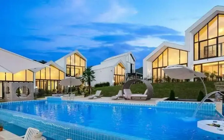 Gyeongju Rose Breeze pool villa Pension