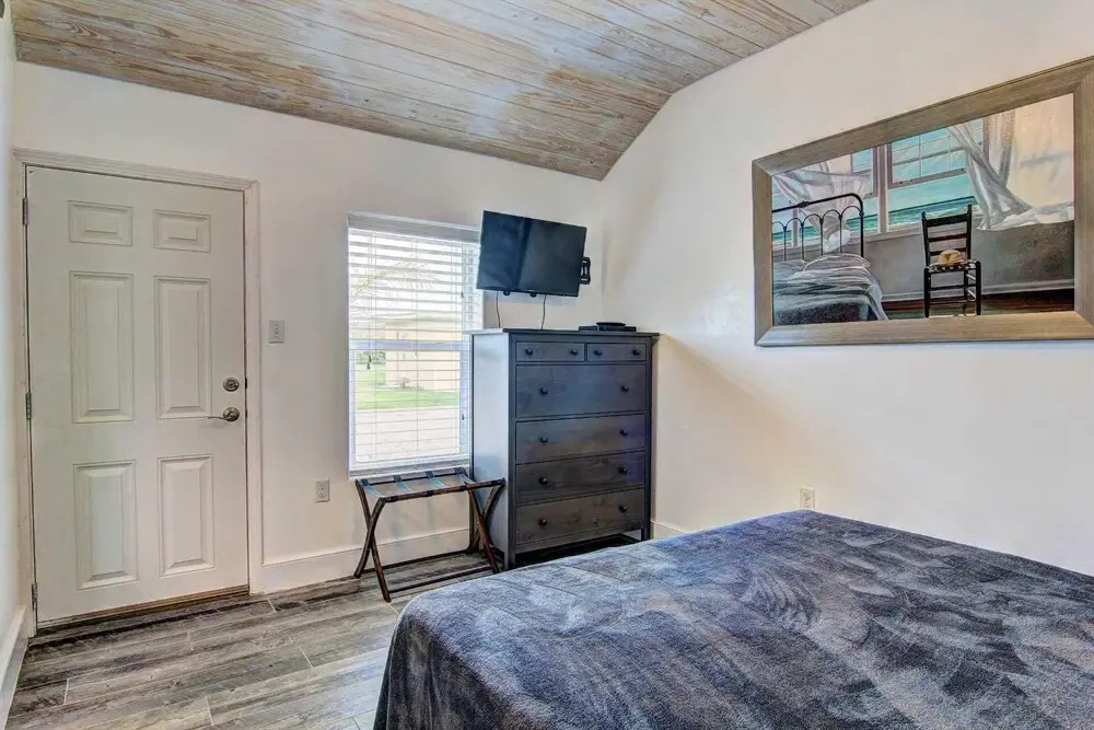 Coastal - 1 Br Home