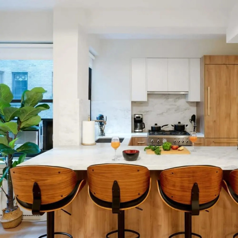 52-3de Newly Renovated 2BR BTH Midtown East