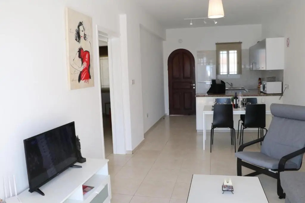 Cyking 2 bed Apartment with pool & 10 min to beach