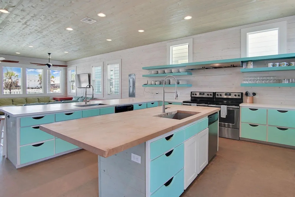 Beach Club Clubhouse 1