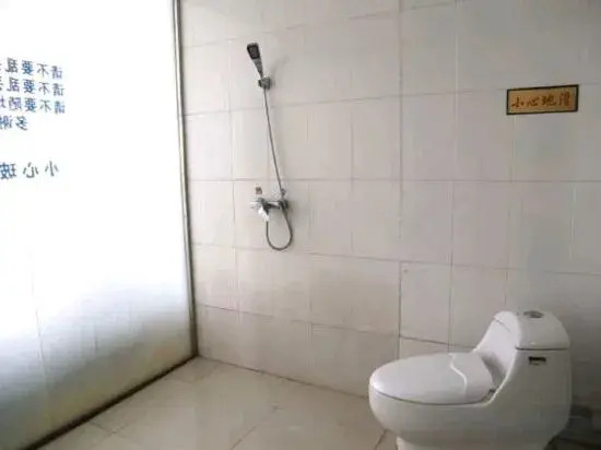 Xiangyun Hotel (Yulin Yuntiangong Cultural City RT-Mart)