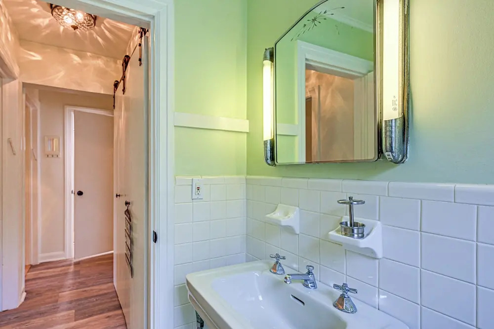 Historic Mamaroneck Guest House - Walk to Harbor!