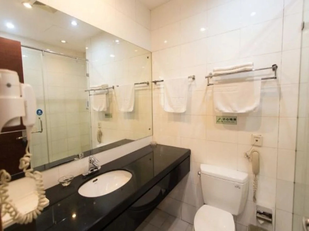 Linglong Neighbourhood Holiday Hotel