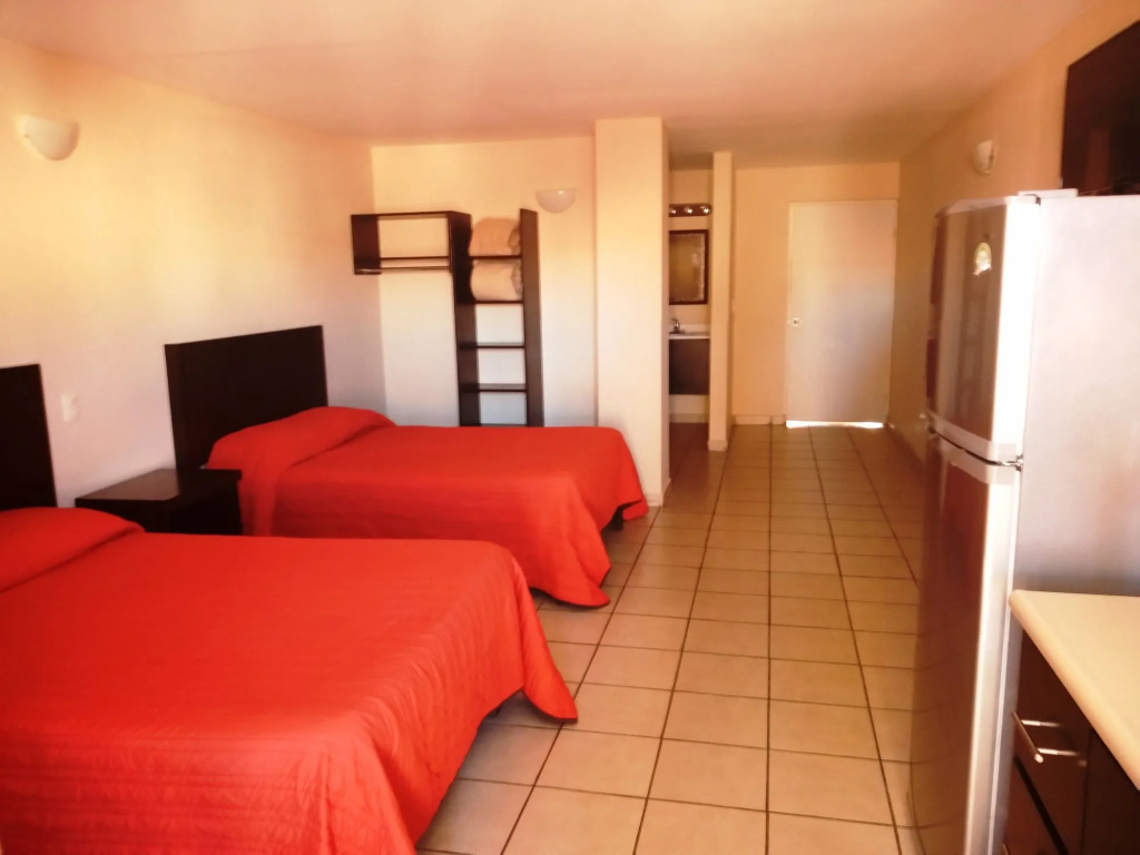 Los Jitos Hotel & Suites