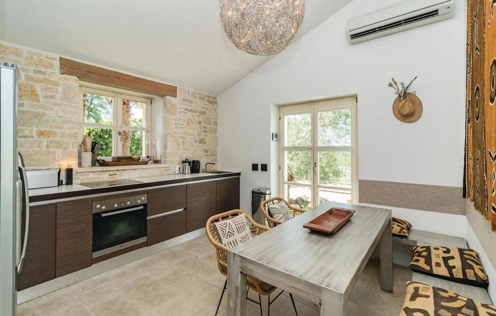 Three-Bedroom Holiday Home In Stifanici