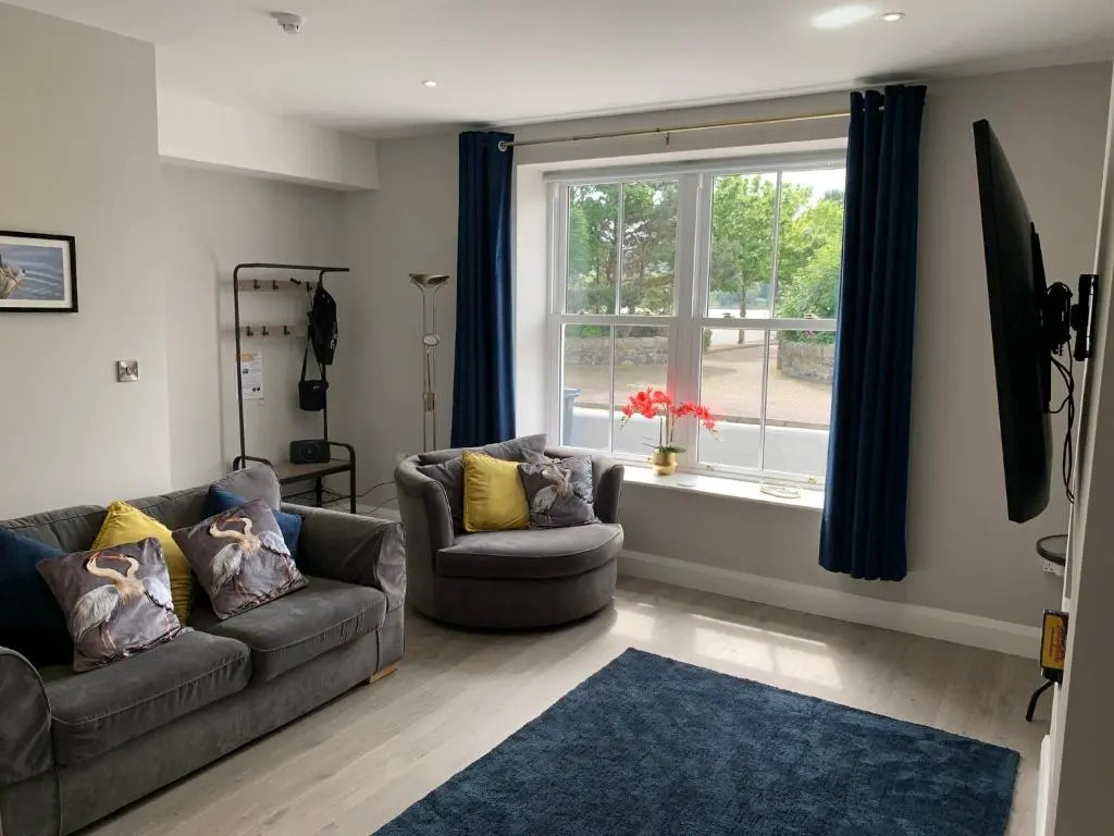 Luxurious Fully-equipped Seafront Apartment