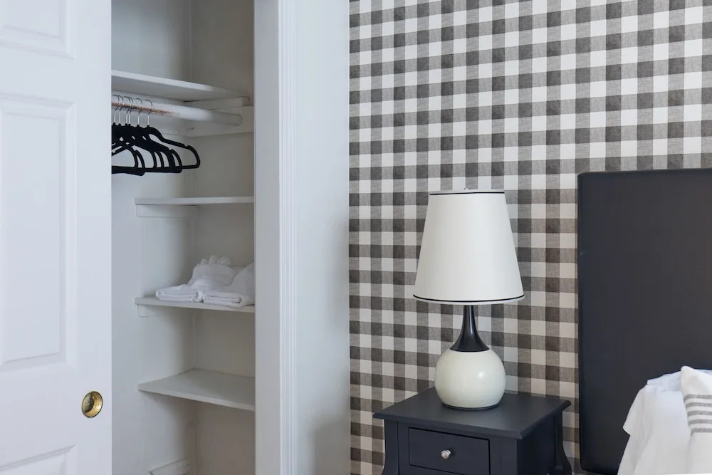 Premier Theater District Suites by Sonder