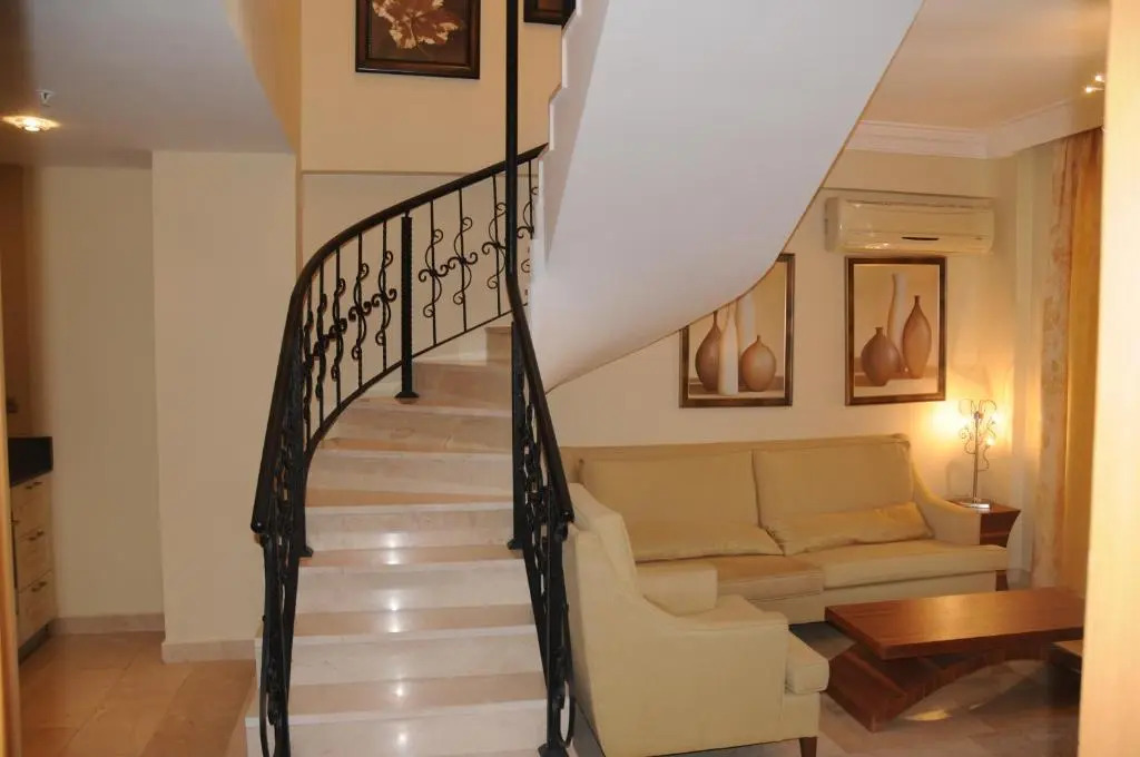 Goldctiy otel villa