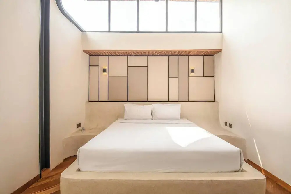 Opulent 1-br Loft With Art Deco Shared Pool