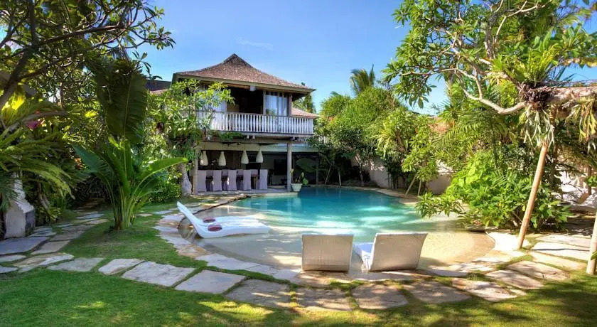 Phinisi Villas - Seminyak Beach