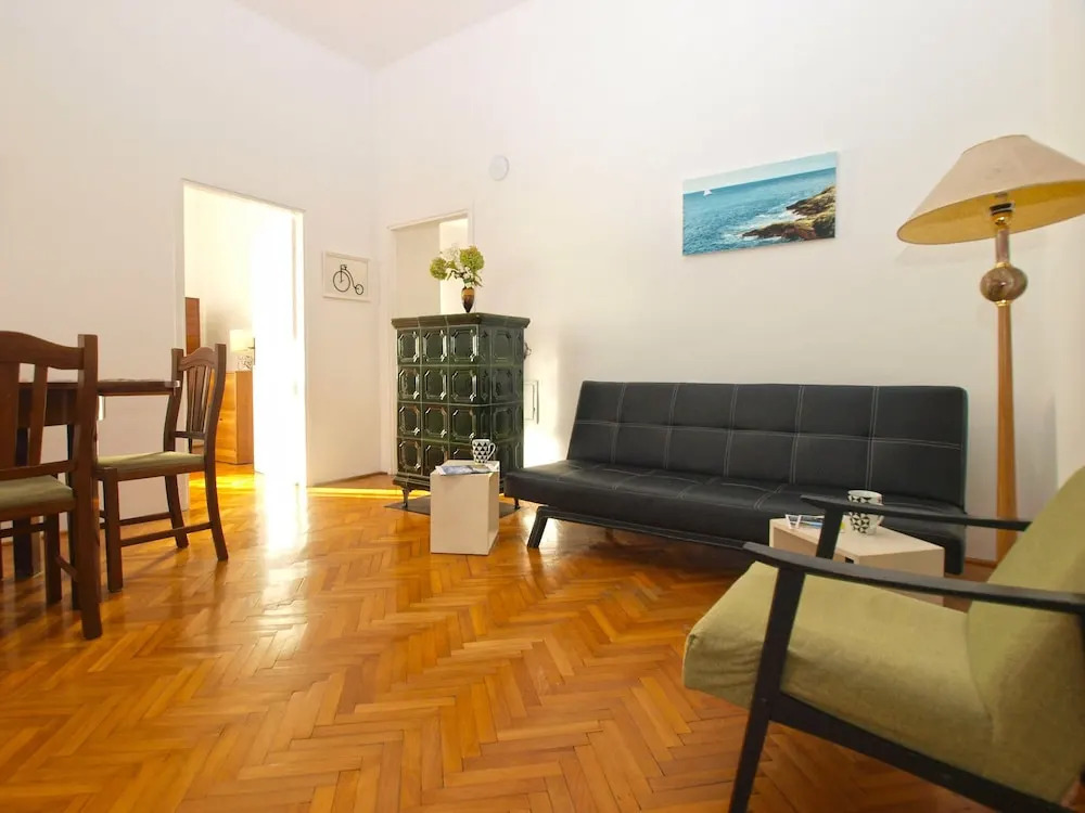 Apartment 792