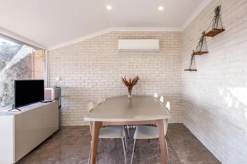 Sleek Flat Near Public Transportation in Maltepe