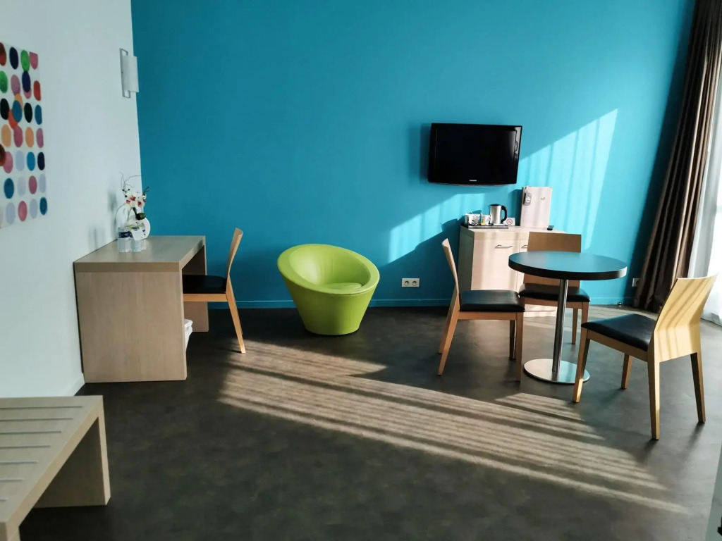 Esatitude Hotel
