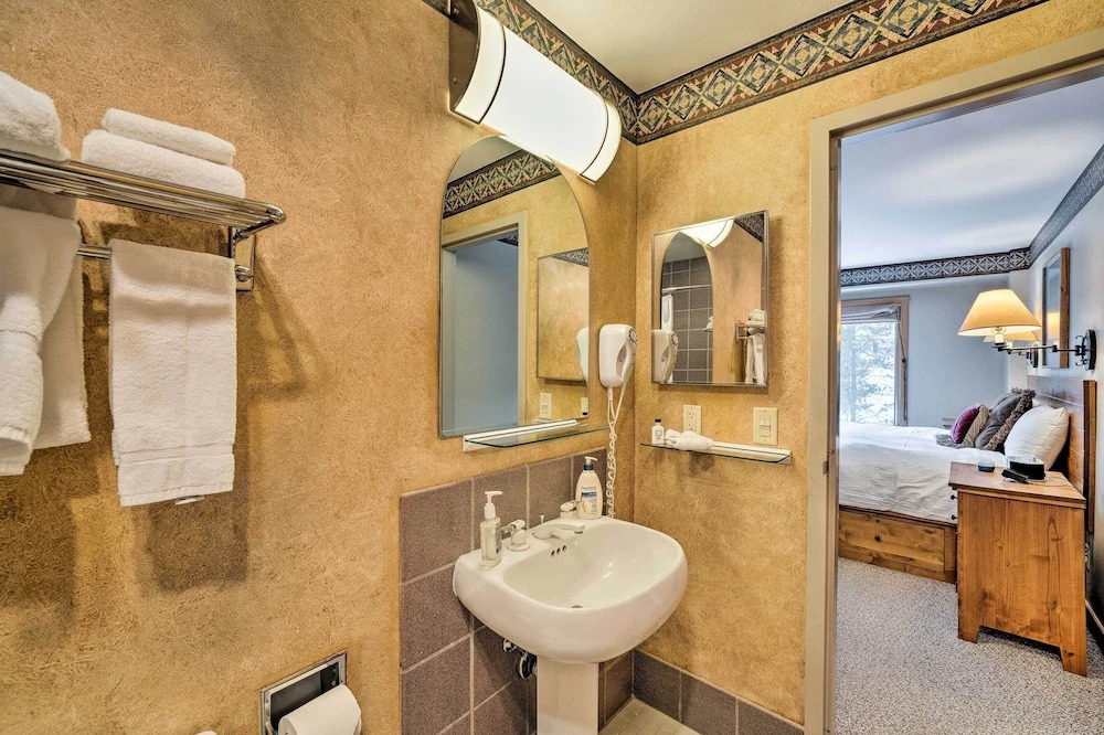 Big Sky Condo w/ Mountain Views, Hike, Ski & Fish!